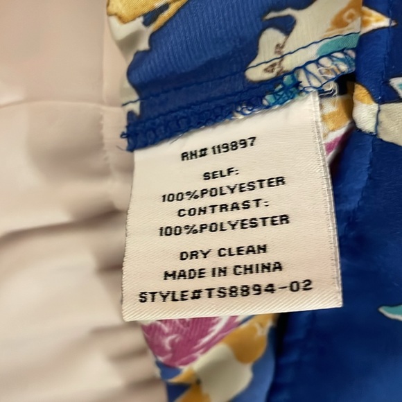 EUC Stitch Fix sleeveless printed keyhole top - Picture 6 of 6